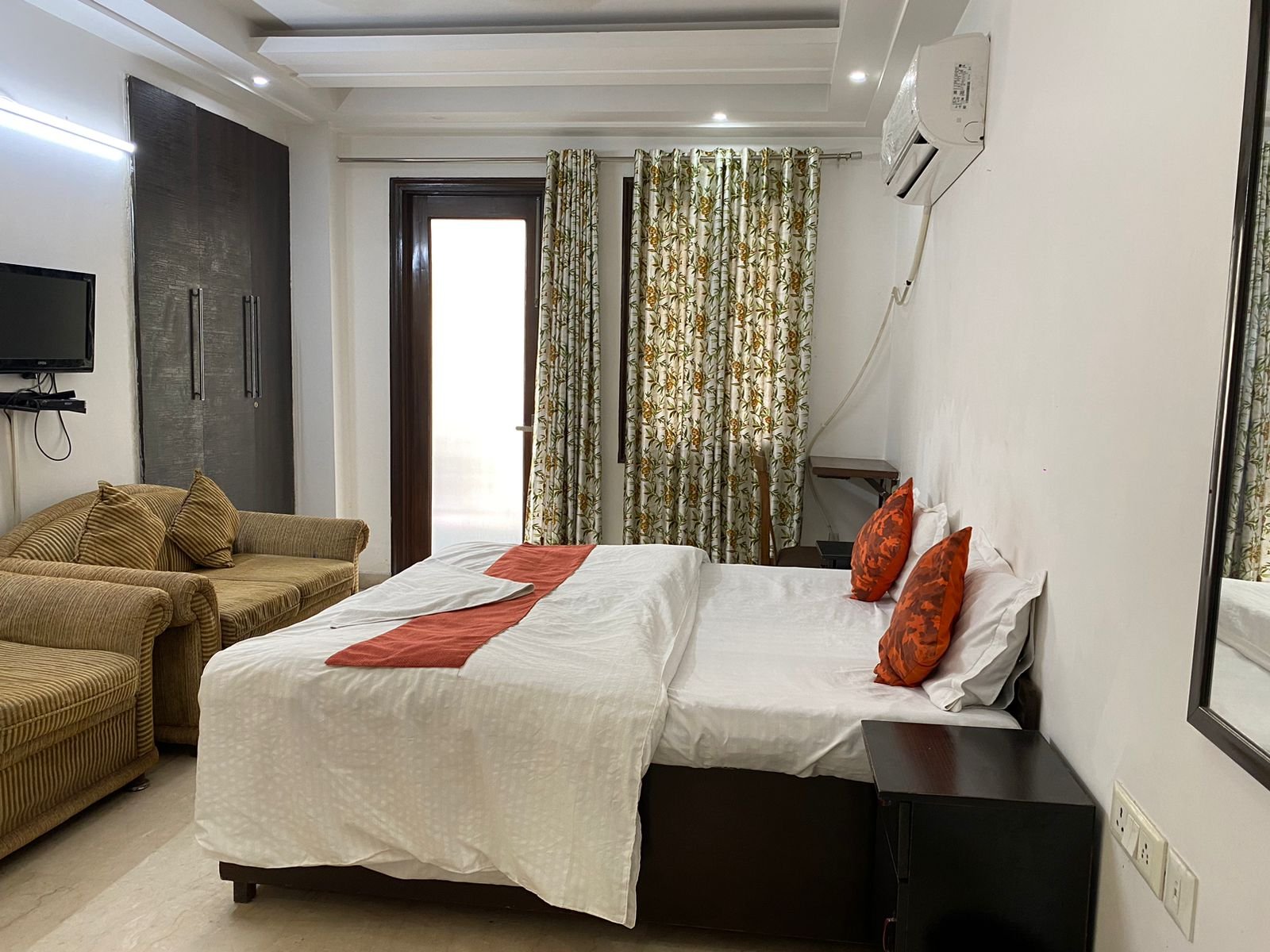 short stay apartments in east delhi
