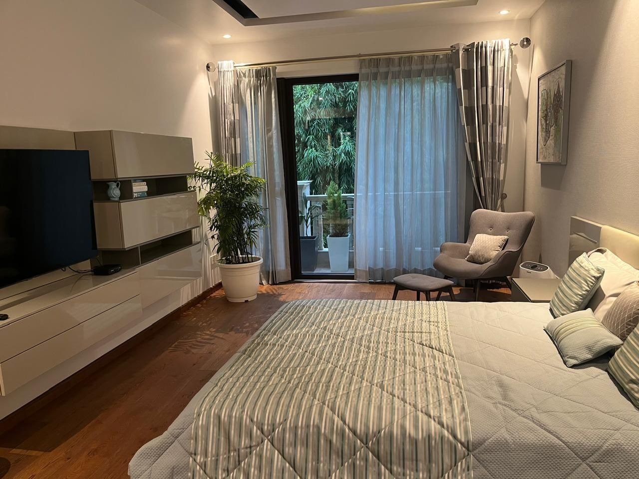 Luxury Service Apartments in East Delhi