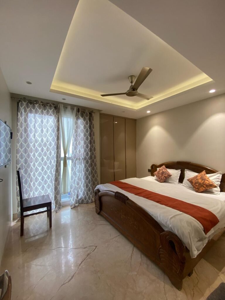Luxury service apartments in east delhi